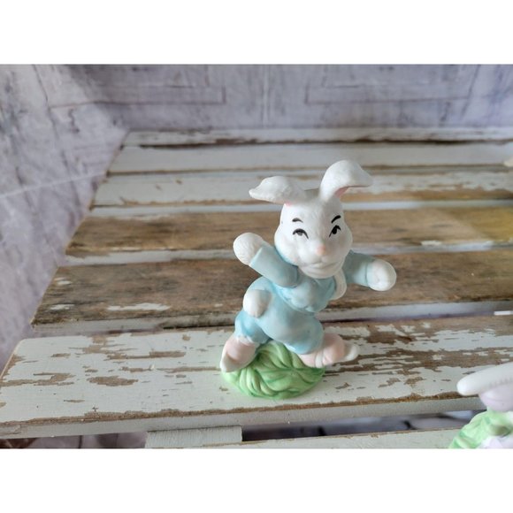 Artmark porcelain Easter bunny rabbit village figu - Picture 2 of 5